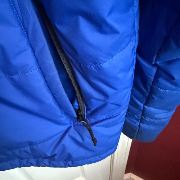The North Face Men's Bold Blue Puffer Jacket - Picture 5 of 7